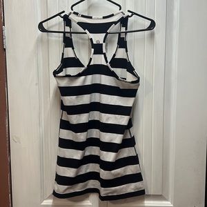 Lululemon shirt size 6